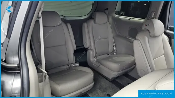 KIA CARNIVAL 9-SEATER PRESTIGE
