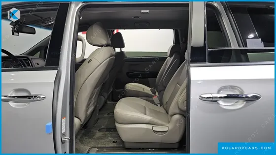 KIA CARNIVAL 9-SEATER PRESTIGE