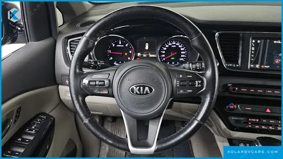 KIA CARNIVAL 9-SEATER NOBLESSE