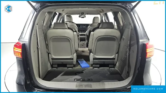KIA CARNIVAL 9-SEATER NOBLESSE