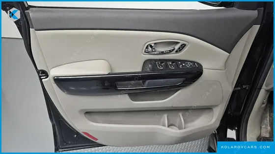 KIA CARNIVAL 9-SEATER NOBLESSE