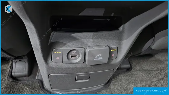 KIA CARNIVAL 9-SEATER NOBLESSE