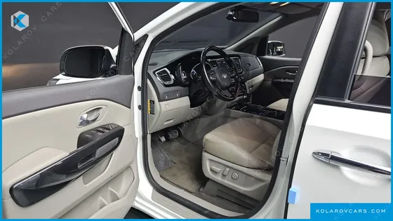 KIA CARNIVAL 9-SEATER PRESTIGE