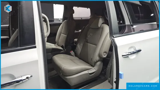 KIA CARNIVAL 9-SEATER PRESTIGE
