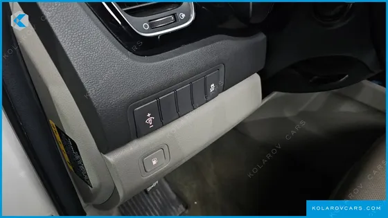 KIA CARNIVAL 9-SEATER PRESTIGE
