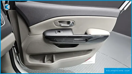 KIA CARNIVAL 9-SEATER PRESTIGE