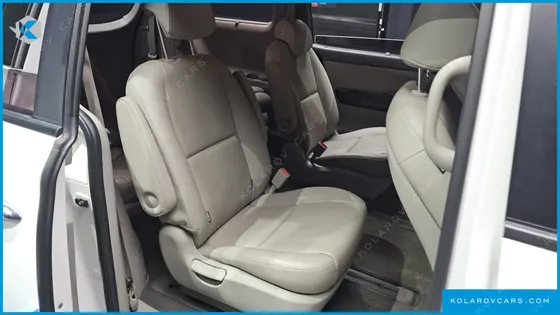 KIA CARNIVAL 9-SEATER PRESTIGE