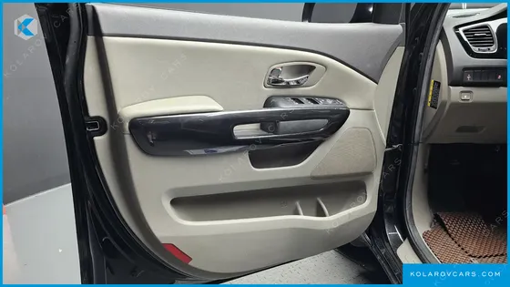 KIA CARNIVAL 11-SEATER PRESTIGE