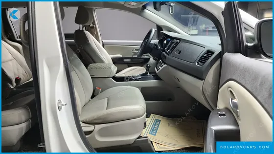 KIA CARNIVAL 9-SEATER PRESTIGE