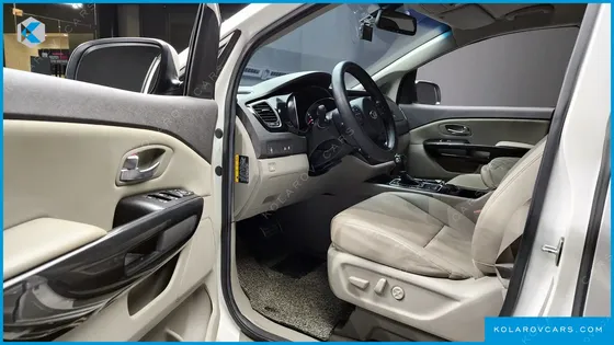 KIA CARNIVAL 9-SEATER PRESTIGE