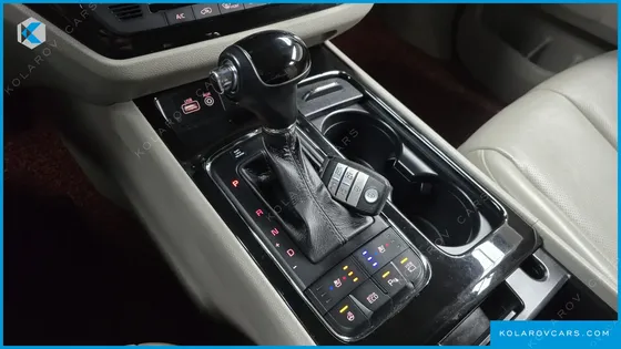 KIA CARNIVAL 11-SEATER NOBLESSE