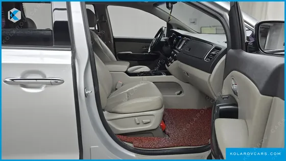 KIA CARNIVAL 11-SEATER NOBLESSE