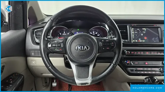 KIA CARNIVAL 11-SEATER NOBLESSE