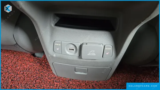 KIA CARNIVAL 11-SEATER NOBLESSE