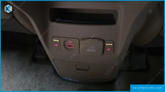 KIA CARNIVAL 9-SEATER NOBLESSE