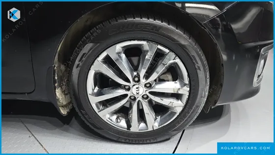 KIA CARNIVAL 9-SEATER NOBLESSE