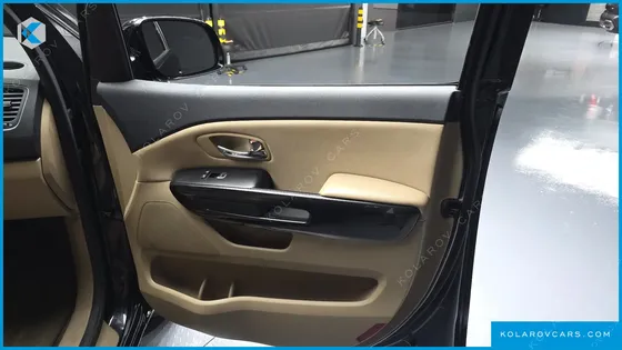 KIA CARNIVAL 9-SEATER NOBLESSE