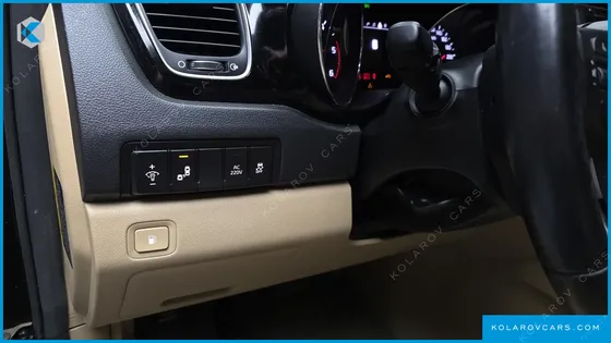 KIA CARNIVAL 9-SEATER NOBLESSE