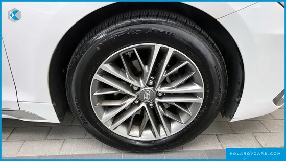 HYUNDAI GRANDEUR 2.4 MODERN BASIC (RENTAL CAR)