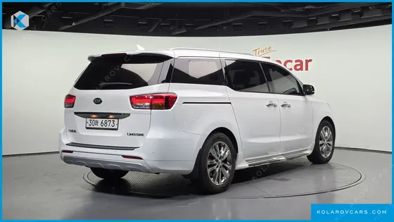 KIA CARNIVAL 9-SEATER PRESTIGE
