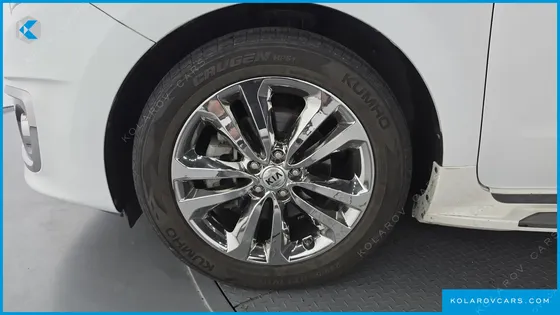KIA CARNIVAL 9-SEATER PRESTIGE