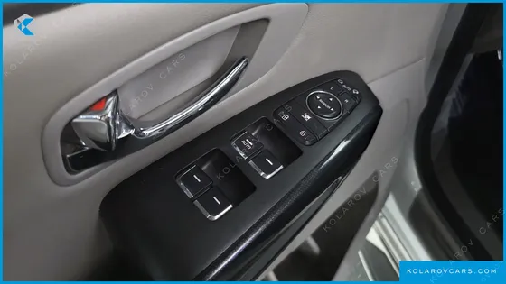 KIA CARNIVAL 9-SEATER PRESTIGE