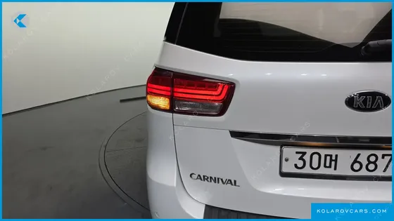 KIA CARNIVAL 9-SEATER PRESTIGE