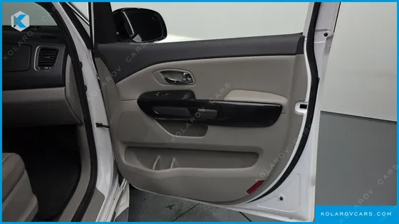KIA CARNIVAL 9-SEATER PRESTIGE