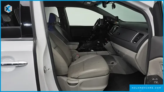 KIA CARNIVAL 9-SEATER PRESTIGE