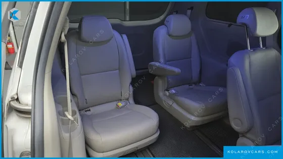 KIA CARNIVAL 9-SEATER PRESTIGE