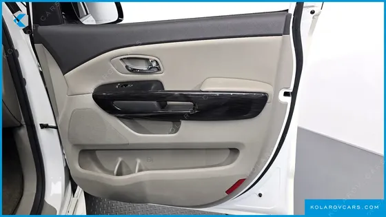 KIA CARNIVAL 7-SEATER LIMOUSINE