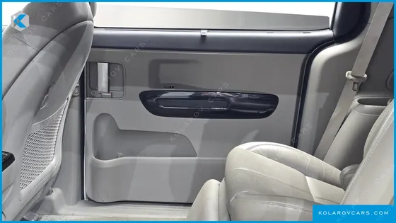 KIA CARNIVAL 7-SEATER LIMOUSINE
