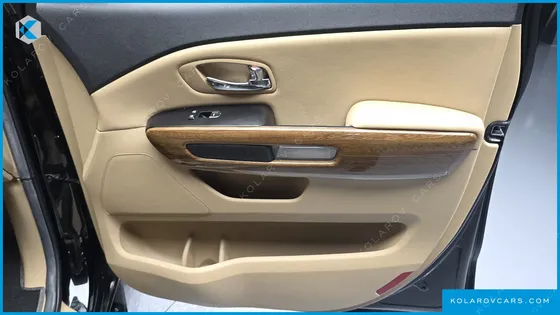 KIA CARNIVAL 9-SEATER HI-LIMOUSINE