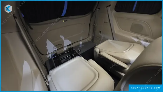 KIA CARNIVAL 9-SEATER HI-LIMOUSINE