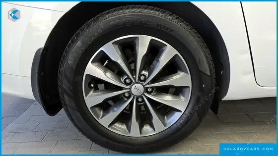 KIA CARNIVAL 9-SEATER LUXURY