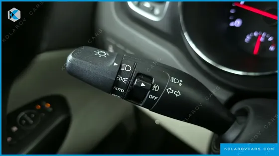 KIA CARNIVAL 9-SEATER LUXURY