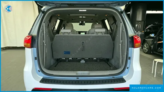 KIA CARNIVAL 9-SEATER LUXURY