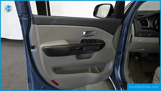 KIA CARNIVAL 9-SEATER LUXURY