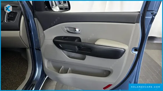 KIA CARNIVAL 9-SEATER LUXURY
