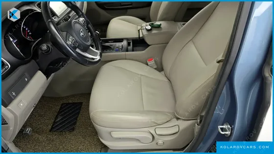 KIA CARNIVAL 9-SEATER LUXURY