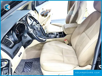KIA CARNIVAL GASOLINE 7-SEATER HI-LIMOUSINE