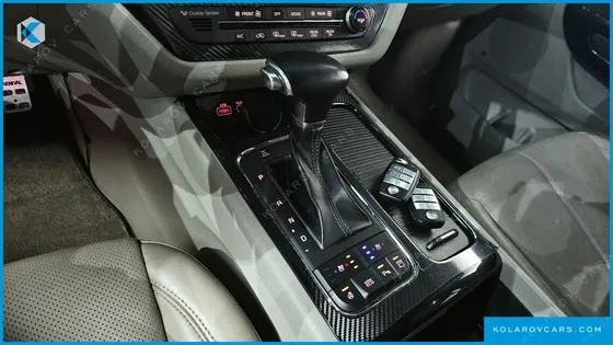KIA CARNIVAL GASOLINE 9-SEATER NOBLESSE