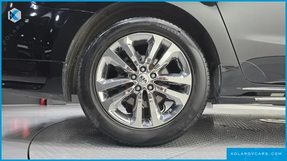 KIA CARNIVAL 9-SEATER PRESTIGE