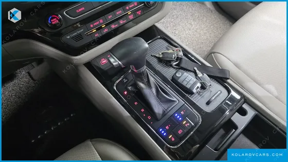 KIA CARNIVAL 9-SEATER PRESTIGE