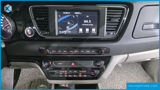 KIA CARNIVAL 9-SEATER PRESTIGE