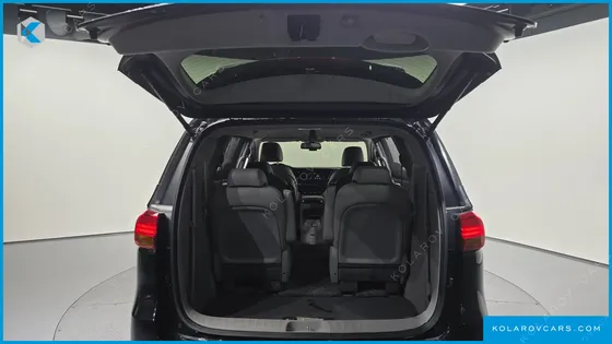 KIA CARNIVAL 9-SEATER PRESTIGE