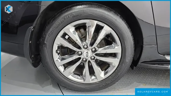 KIA CARNIVAL 9-SEATER NOBLESSE