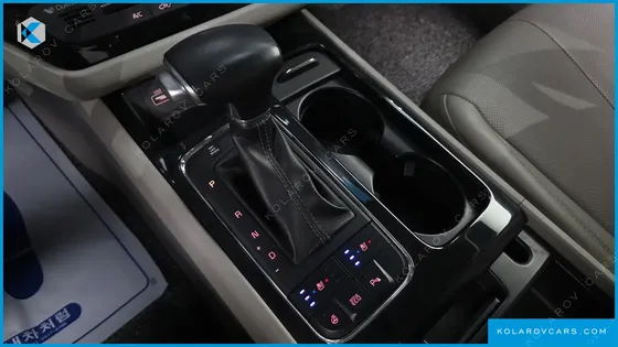 KIA CARNIVAL 9-SEATER NOBLESSE