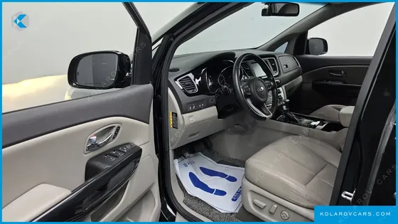 KIA CARNIVAL 9-SEATER NOBLESSE