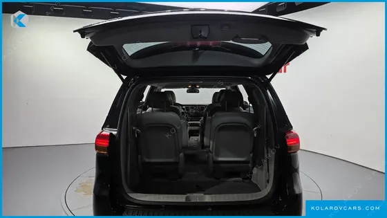 KIA CARNIVAL 9-SEATER NOBLESSE